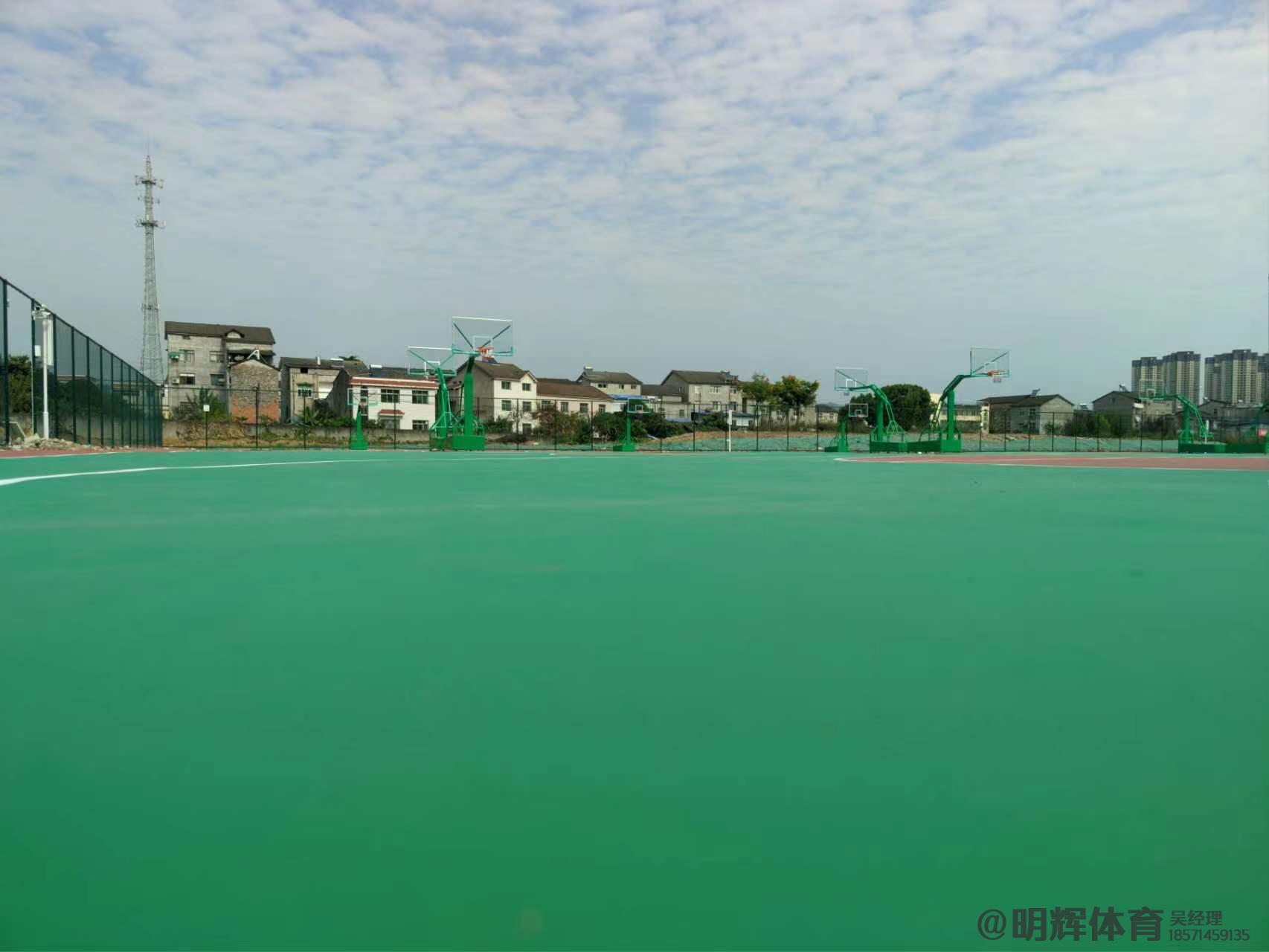 昂仁硬地丙烯酸球场的优缺点